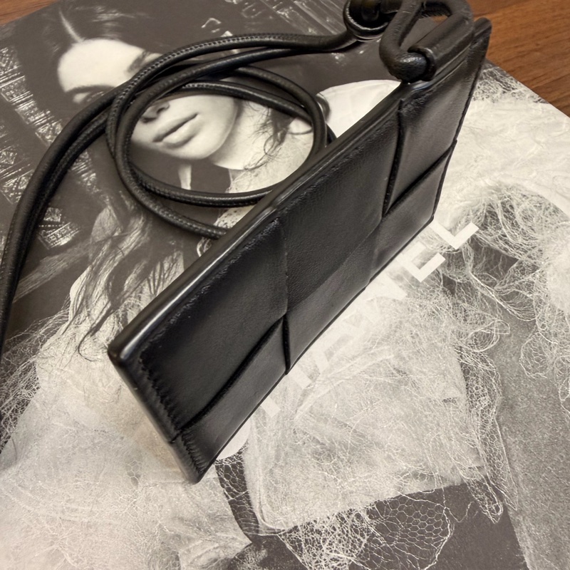 BV 黑牛皮大編織格識別證-7