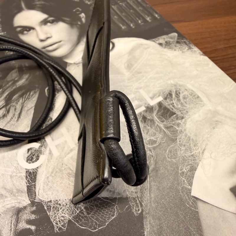 BV 黑牛皮大編織格識別證-9