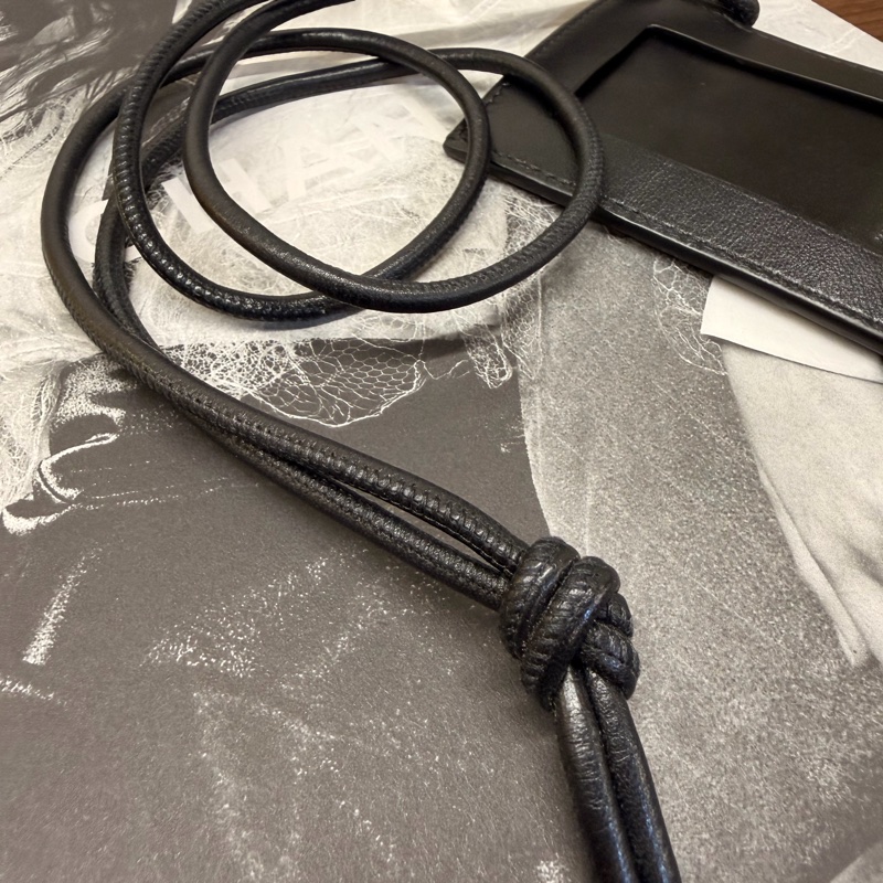 BV 黑牛皮大編織格識別證-10