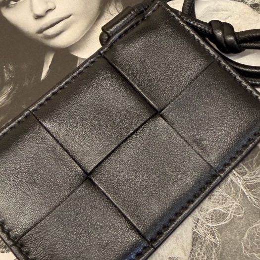 BV 黑牛皮大編織格識別證-12