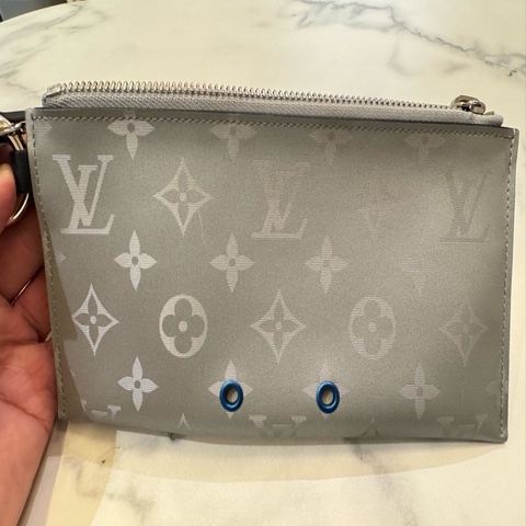 Louis Vuitton 路易威登 M44178-Monogram Satellite Alpha 三件式,可以拆用 手拿包 銀色