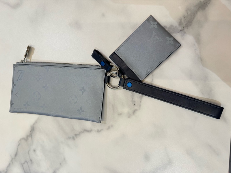 Louis Vuitton 路易威登 M44178-Monogram Satellite Alpha 手拿包 銀色-1