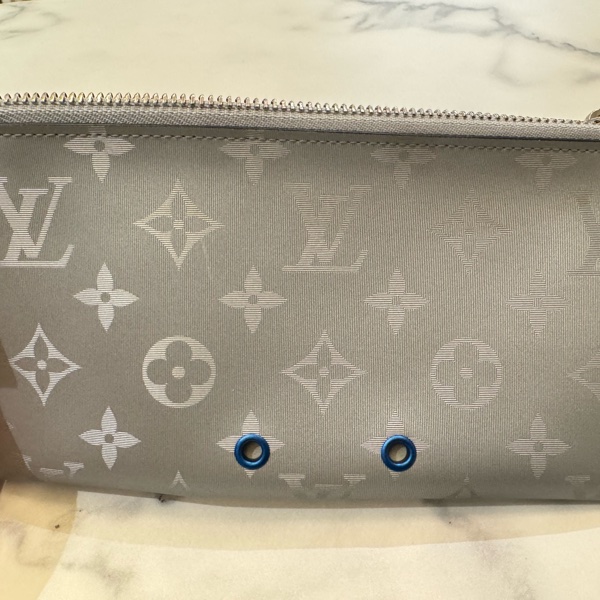 Louis Vuitton 路易威登 M44178-Monogram Satellite Alpha 手拿包 銀色-6