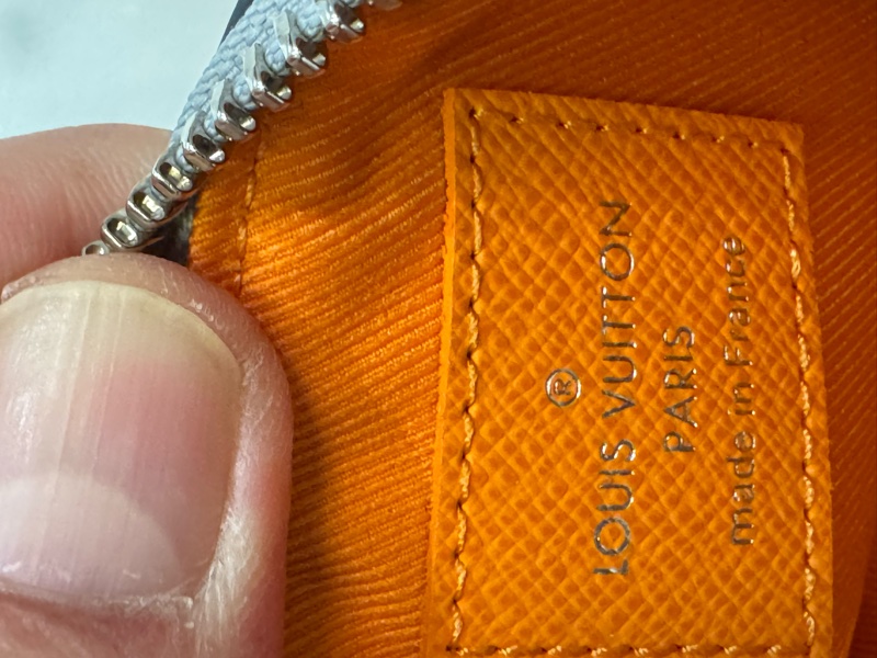 Louis Vuitton 路易威登 M44178-Monogram Satellite Alpha 手拿包 銀色-14