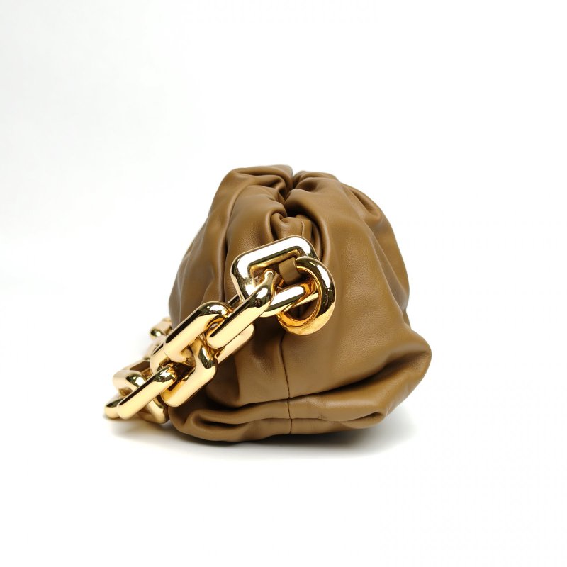 BOTTEGA VENETA Pouch雲朵包TheChain粗鏈條柚木色牛皮金扣肩背包-3