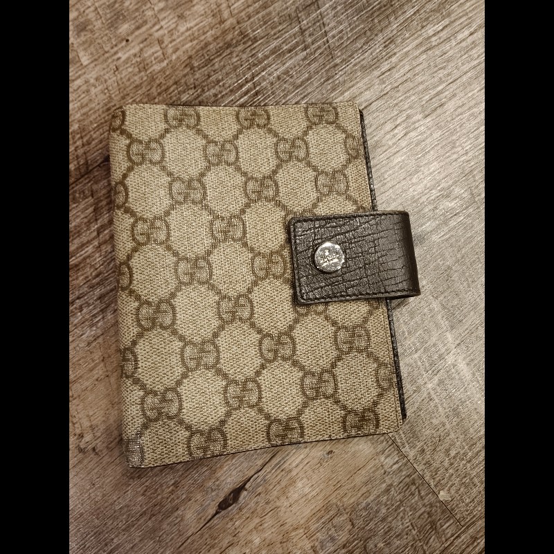 現貨在台，日本帶回中古gucci絕版老花6孔筆記本夾
中古品難免有歲月痕跡，完美主義者請勿下單，謝謝-0