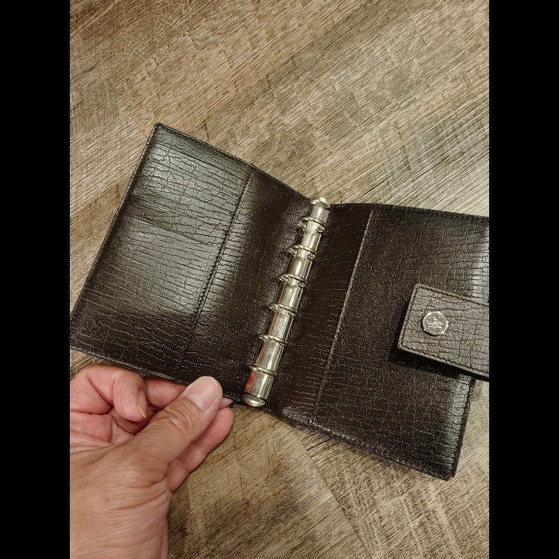 現貨在台，日本帶回中古gucci絕版老花6孔筆記本夾
中古品難免有歲月痕跡，完美主義者請勿下單，謝謝-2