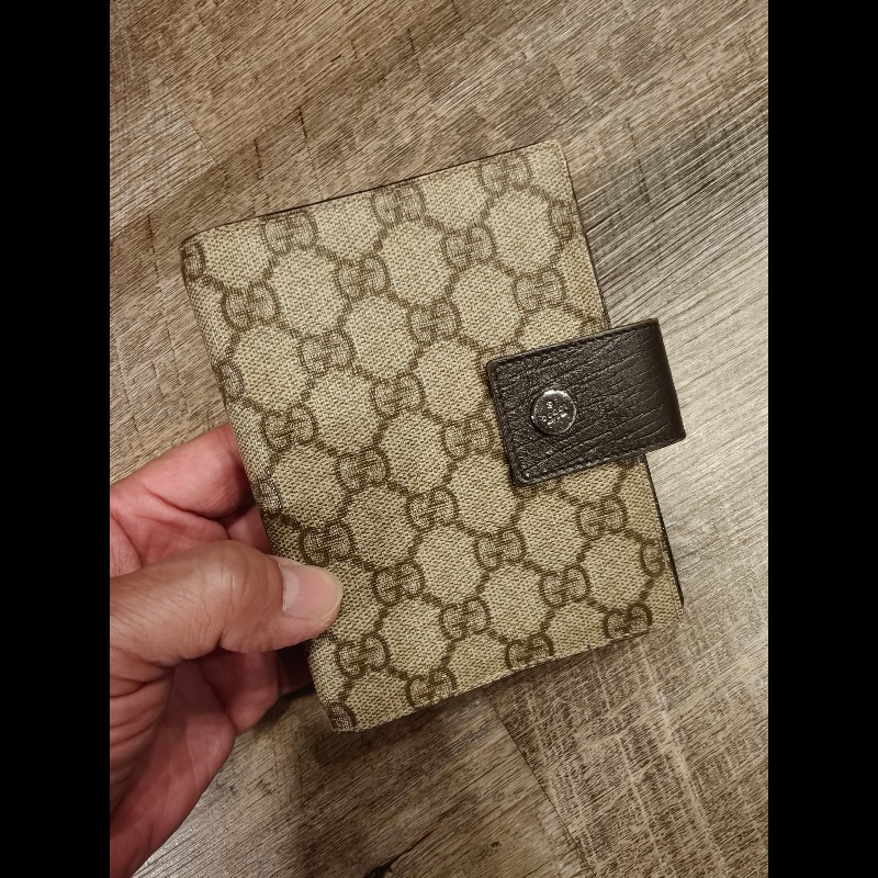 現貨在台，日本帶回中古gucci絕版老花6孔筆記本夾
中古品難免有歲月痕跡，完美主義者請勿下單，謝謝-5