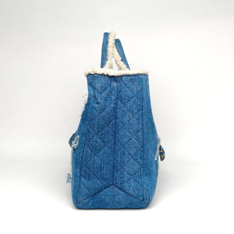 CHANEL 牛仔藍28開金扣羊羔毛邊補丁購物袋肩背包-1