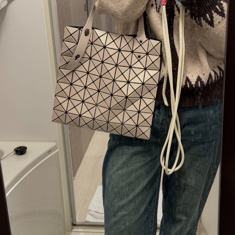 【現貨】三宅一生 BaoBao 7x7 奶茶色 手提包 托特包-1