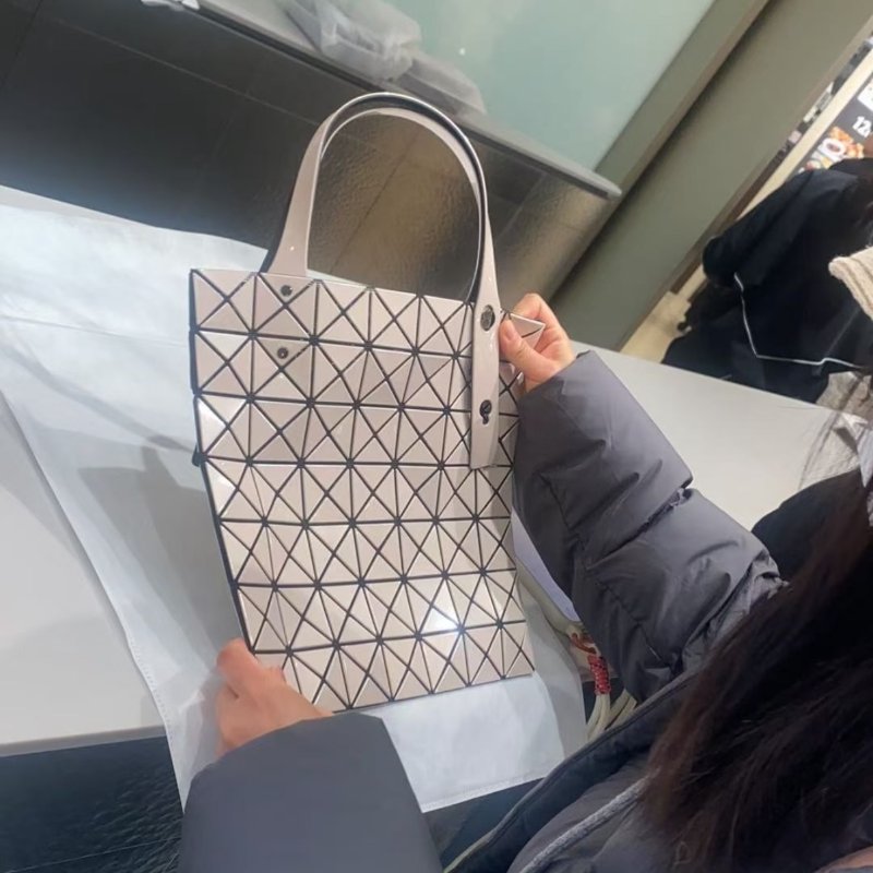 【現貨】三宅一生 BaoBao 7x7 奶茶色 手提包 托特包-2