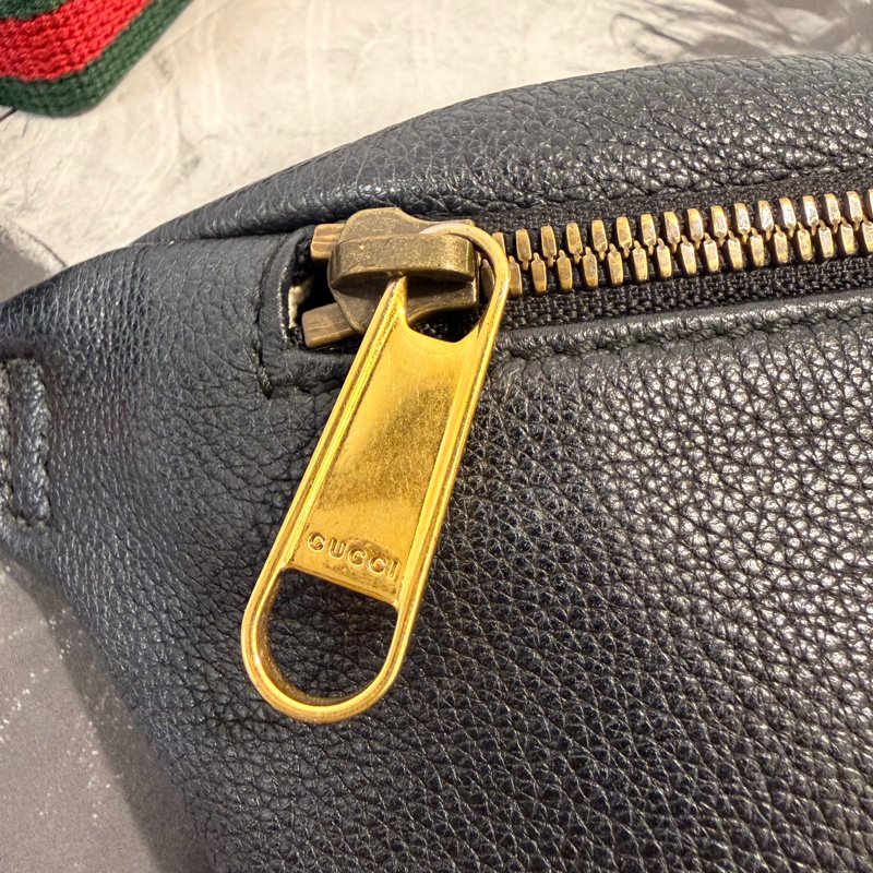 Gucci黑牛皮logo mini胸包-2