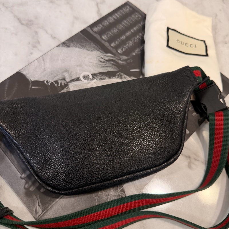 Gucci黑牛皮logo mini胸包-6