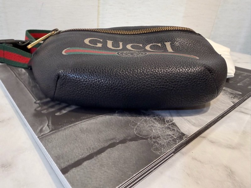 Gucci黑牛皮logo mini胸包-7