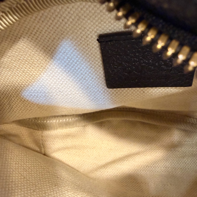 Gucci黑牛皮logo mini胸包-12