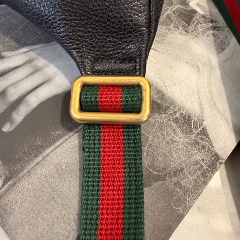 Gucci黑牛皮logo mini胸包-19