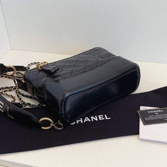近新品 香奈兒/Chanel Gabrielle 黑金手柄流浪包 新中號-4