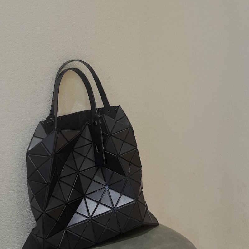 【現貨】三宅一生 BaoBao 6x6 霧黑 手提包 托特包 通勤包-1