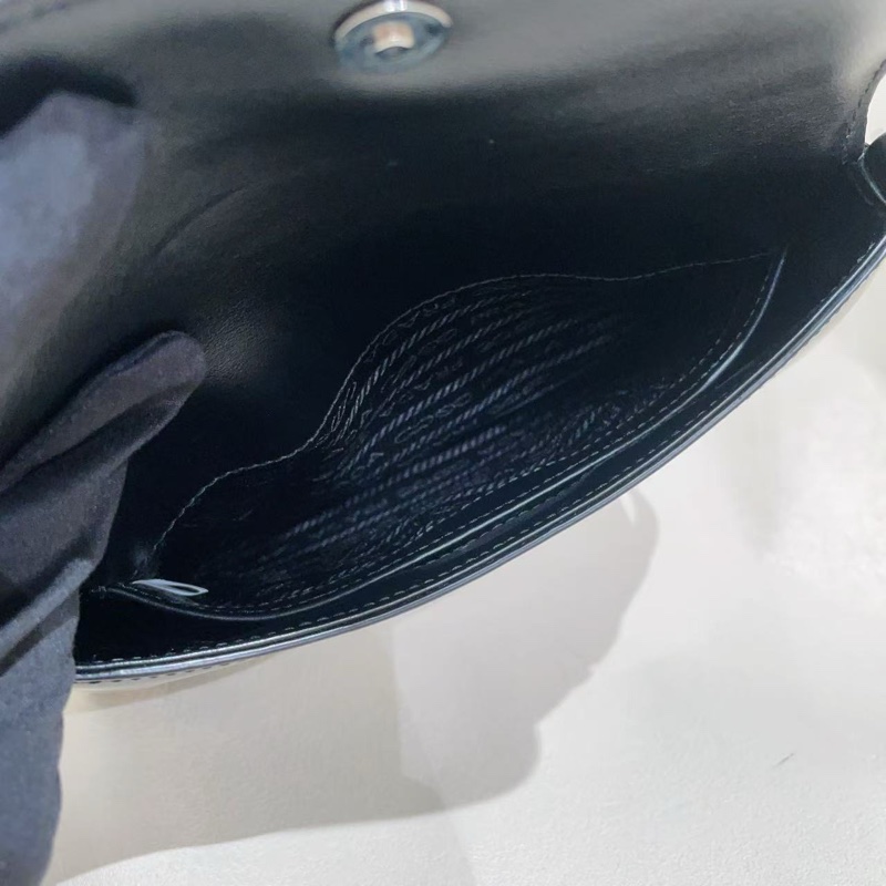 Prada普拉達Cleo腋下包-7