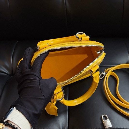 路易威登/Louis Vuitton 檸檬黃水波紋 Alma BB 貝殼手提包-9