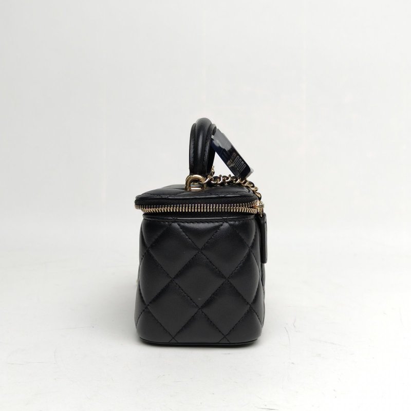 CHANEL 黑色羊皮31開金扣21A長盒子化妝包皮手柄肩背包-1