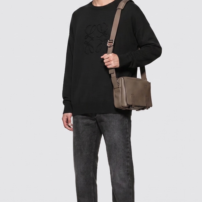 Loewe 羅威 Military 小款 粒面小牛皮翻蓋斜背包 2021年-1