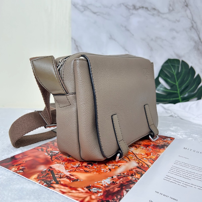 Loewe 羅威 Military 小款 粒面小牛皮翻蓋斜背包 2021年-6