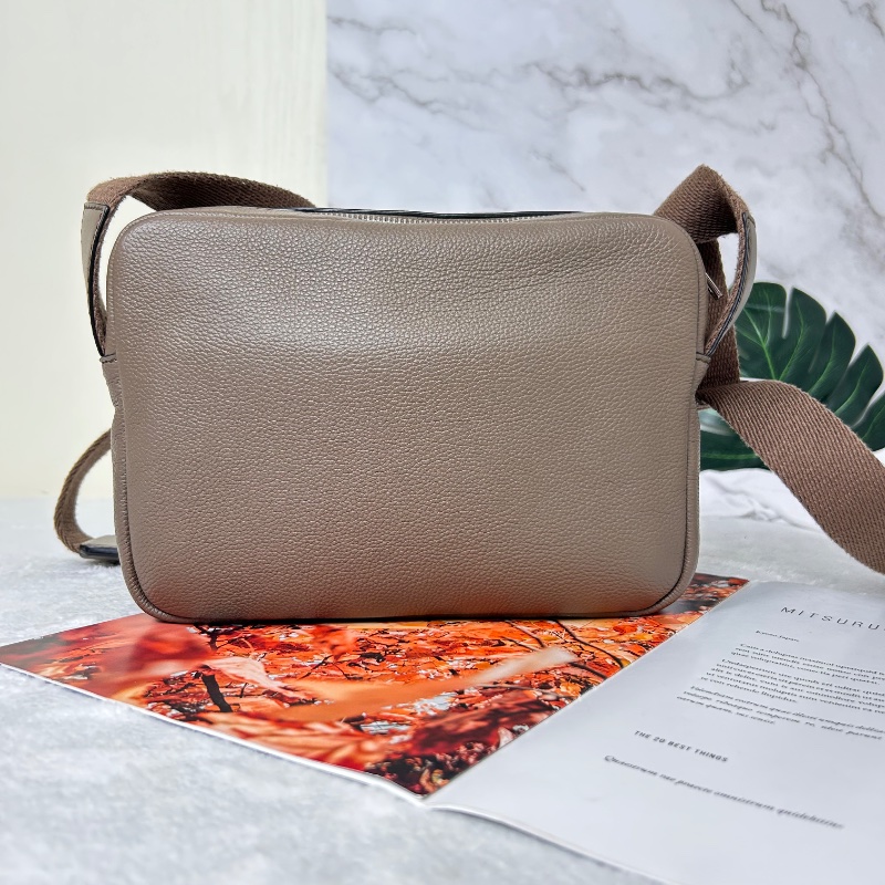 Loewe 羅威 Military 小款 粒面小牛皮翻蓋斜背包 2021年-8