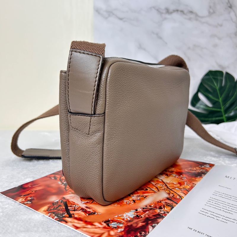 Loewe 羅威 Military 小款 粒面小牛皮翻蓋斜背包 2021年-9