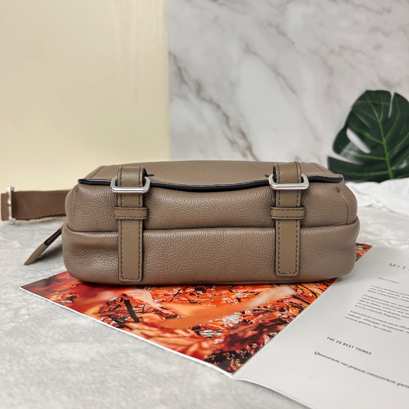 Loewe 羅威 Military 小款 粒面小牛皮翻蓋斜背包 2021年-11