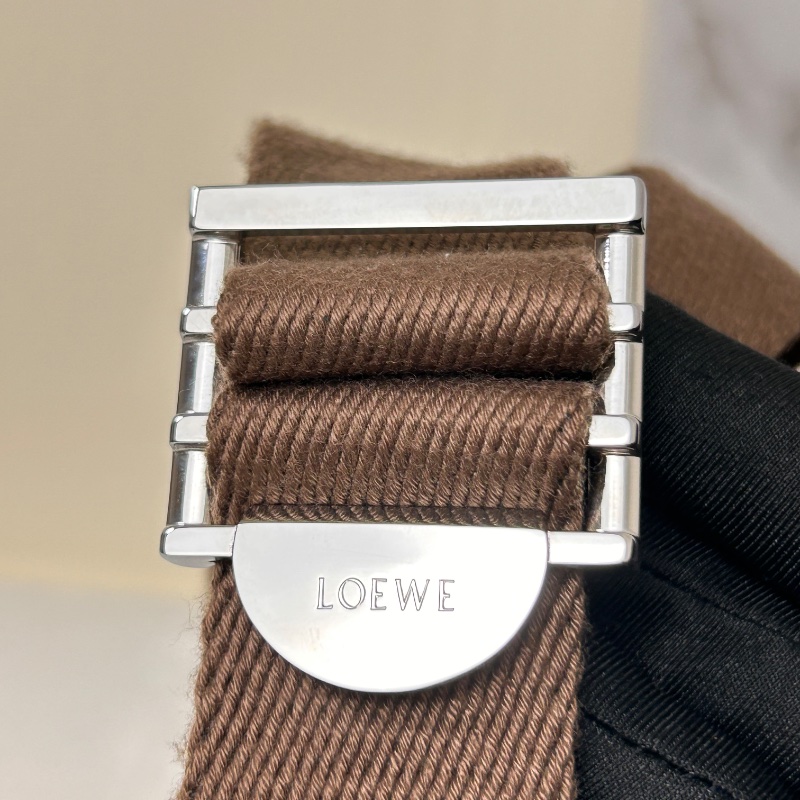 Loewe 羅威 Military 小款 粒面小牛皮翻蓋斜背包 2021年-19