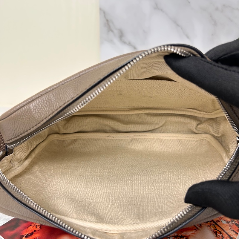 Loewe 羅威 Military 小款 粒面小牛皮翻蓋斜背包 2021年-27