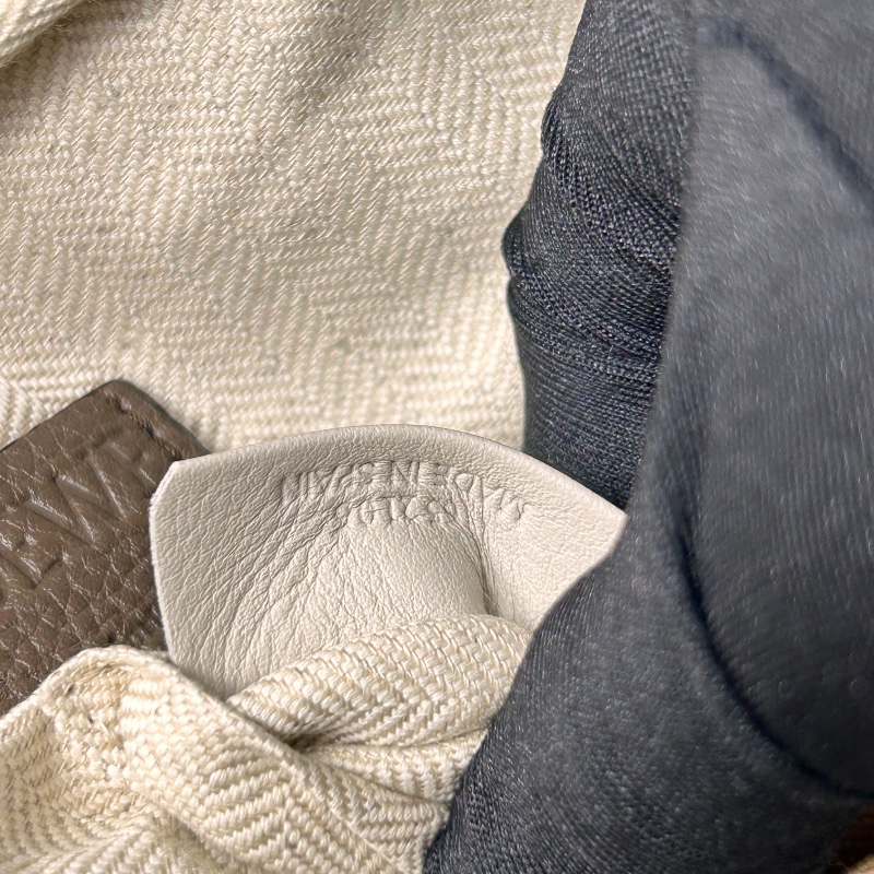 Loewe 羅威 Military 小款 粒面小牛皮翻蓋斜背包 2021年-30