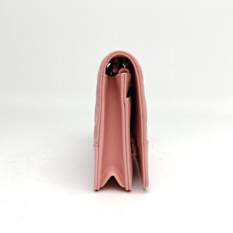 CHANEL GABRIELLE流浪WOC粉色牛皮27開金扣肩背包-3