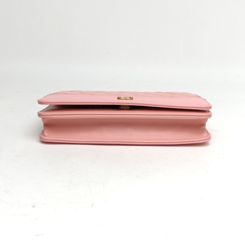 CHANEL GABRIELLE流浪WOC粉色牛皮27開金扣肩背包-4