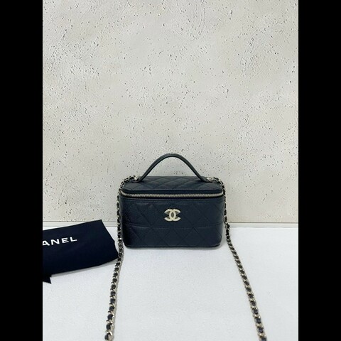 Chanel 25C vanity case
黑金荔枝紋手柄盒子包

25C系列已停產