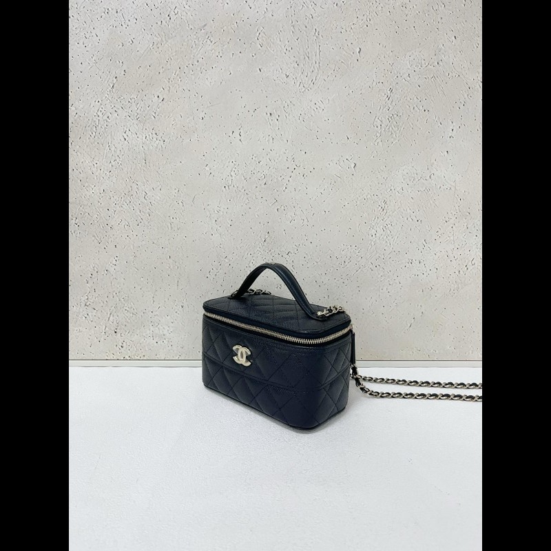 Chanel 25C vanity case
黑金荔枝紋手柄盒子包

25C系列已停產-3