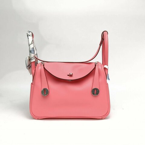 HERMES Lindy26K4夏日粉EC皮Y刻銀扣肩背包