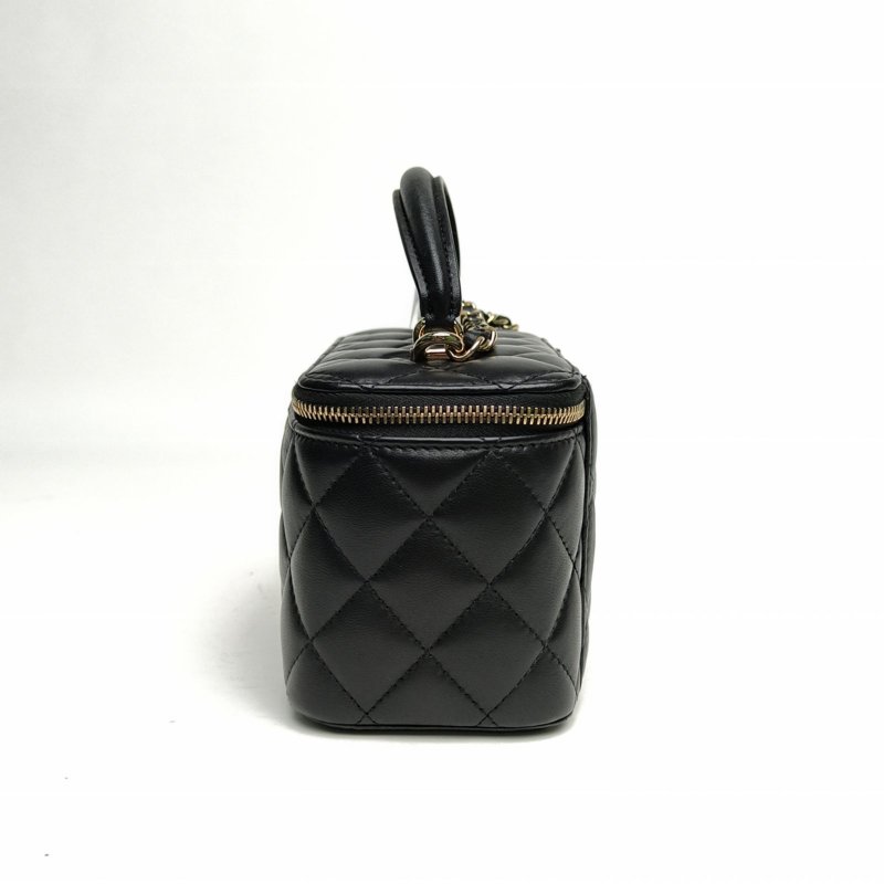 CHANEL 21K手提長盒子化妝包黑色羊皮鐳射標金扣肩背包-1