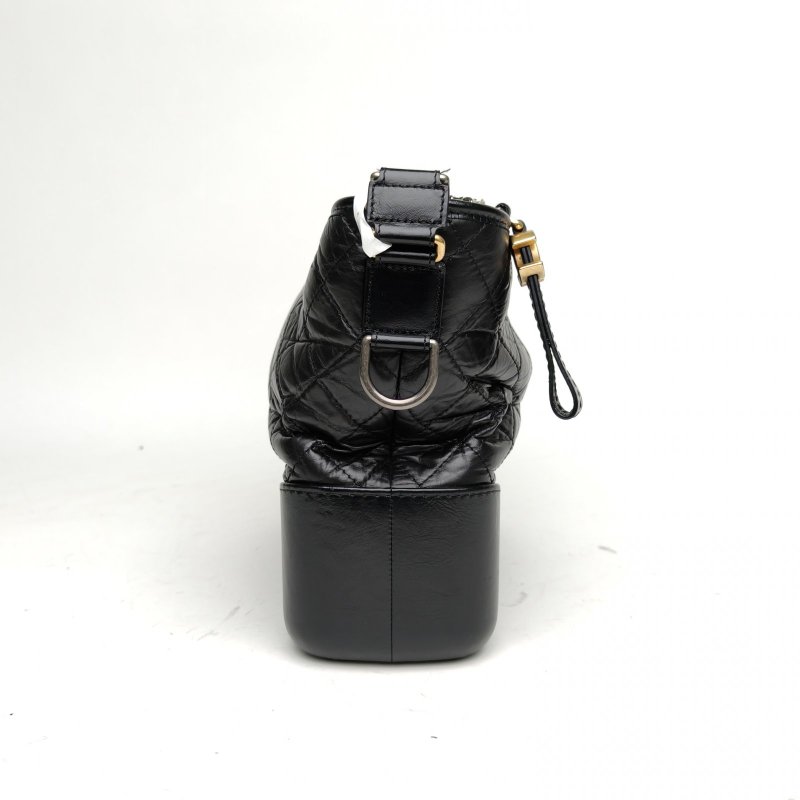 CHANEL GABRIELLE流浪中號黑色牛皮28開金銀扣肩背包-3