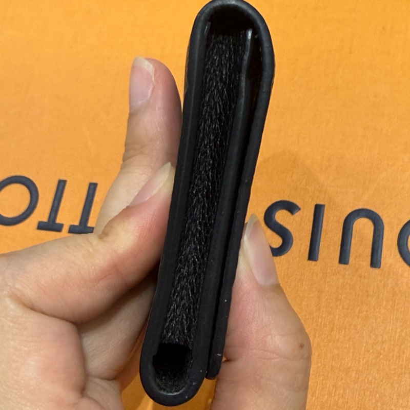 Louis Vuitton 黑色Empriente 皮革卡包 M58456-8