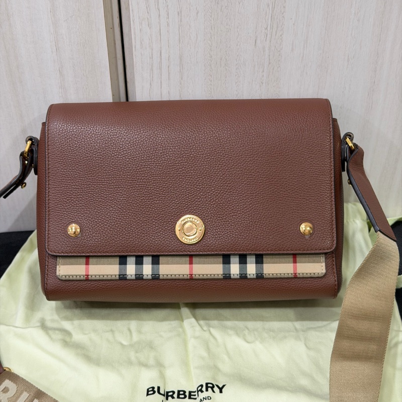 BURBERRY 棕色荔枝紋帆布斜背包-2