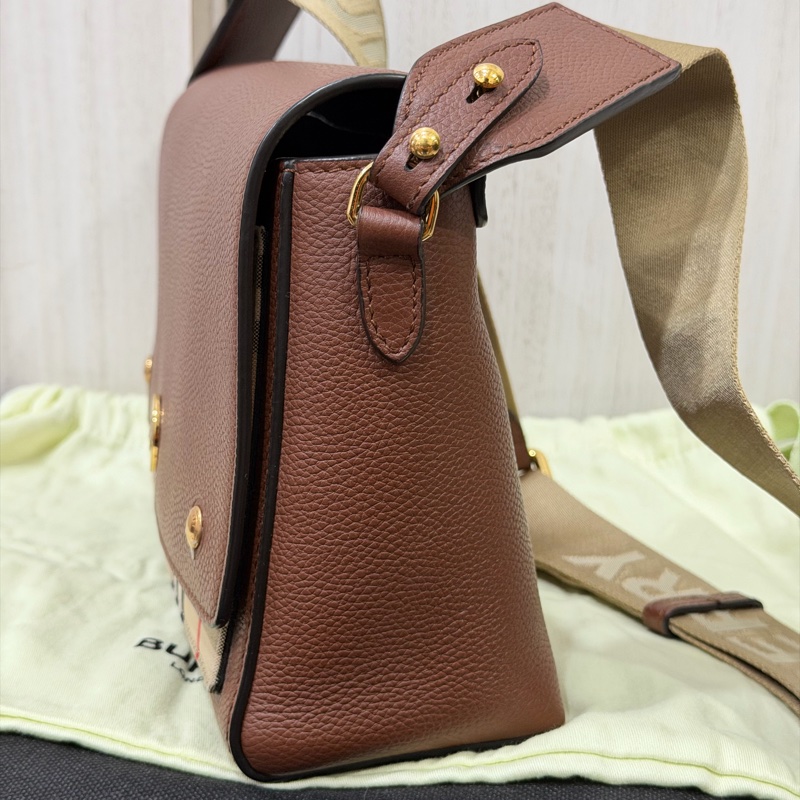 BURBERRY 棕色荔枝紋帆布斜背包-5
