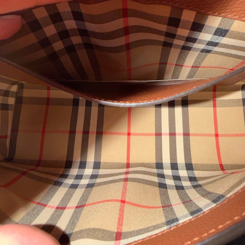 BURBERRY 棕色荔枝紋帆布斜背包-10