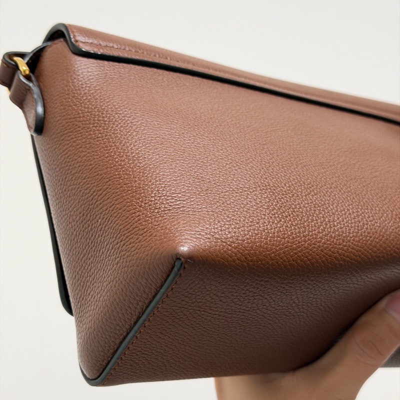 BURBERRY 棕色荔枝紋帆布斜背包-12