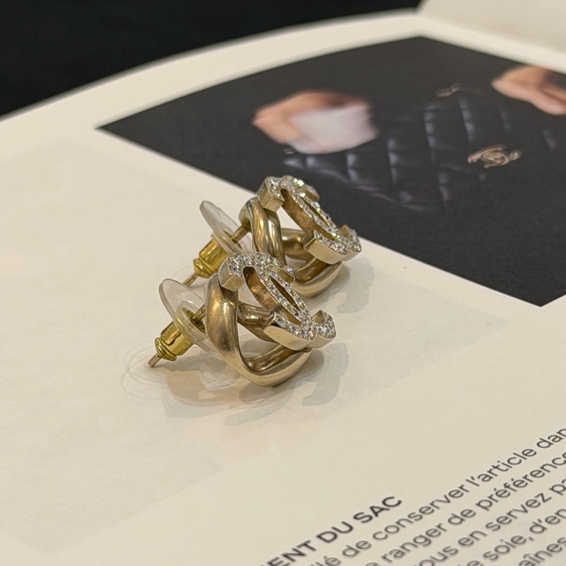 CHANEL立體雙C水鑽耳環-3