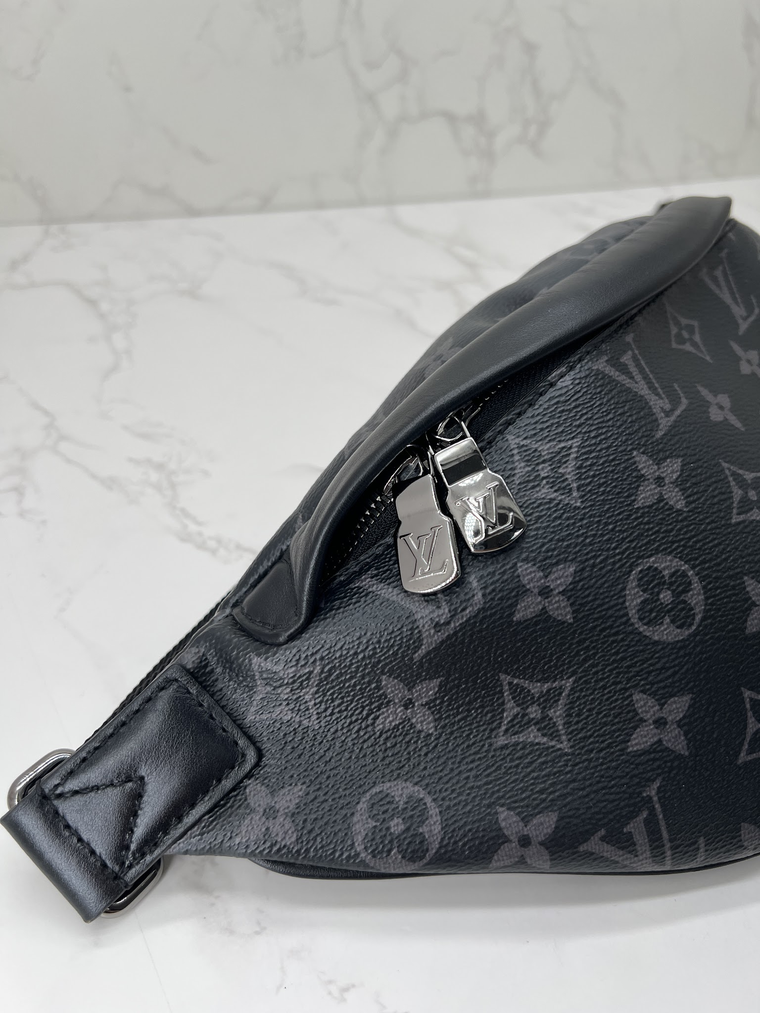 香緹國際精品 黑武士 胸包 965-0