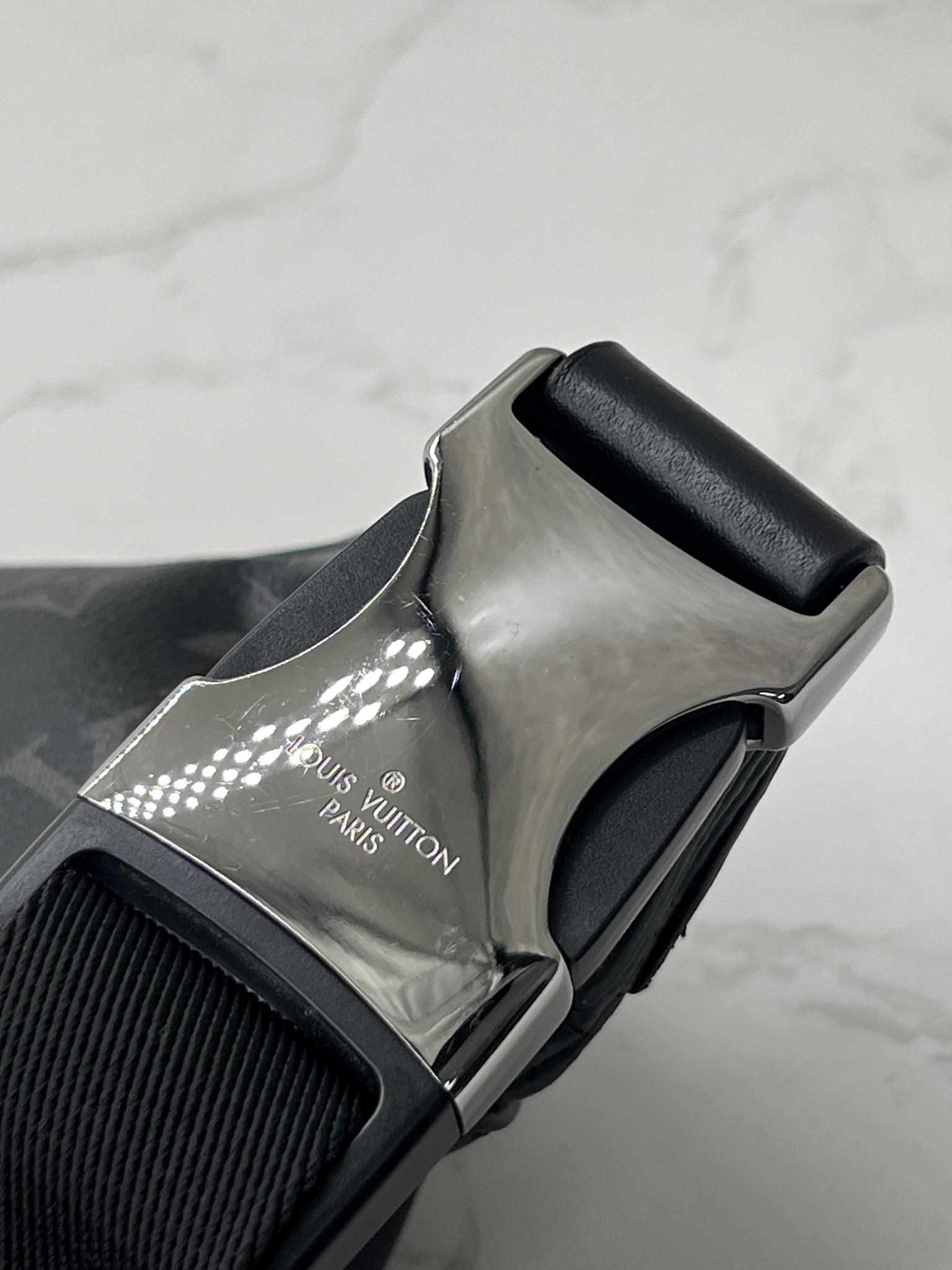 香緹國際精品 黑武士 胸包 965-4