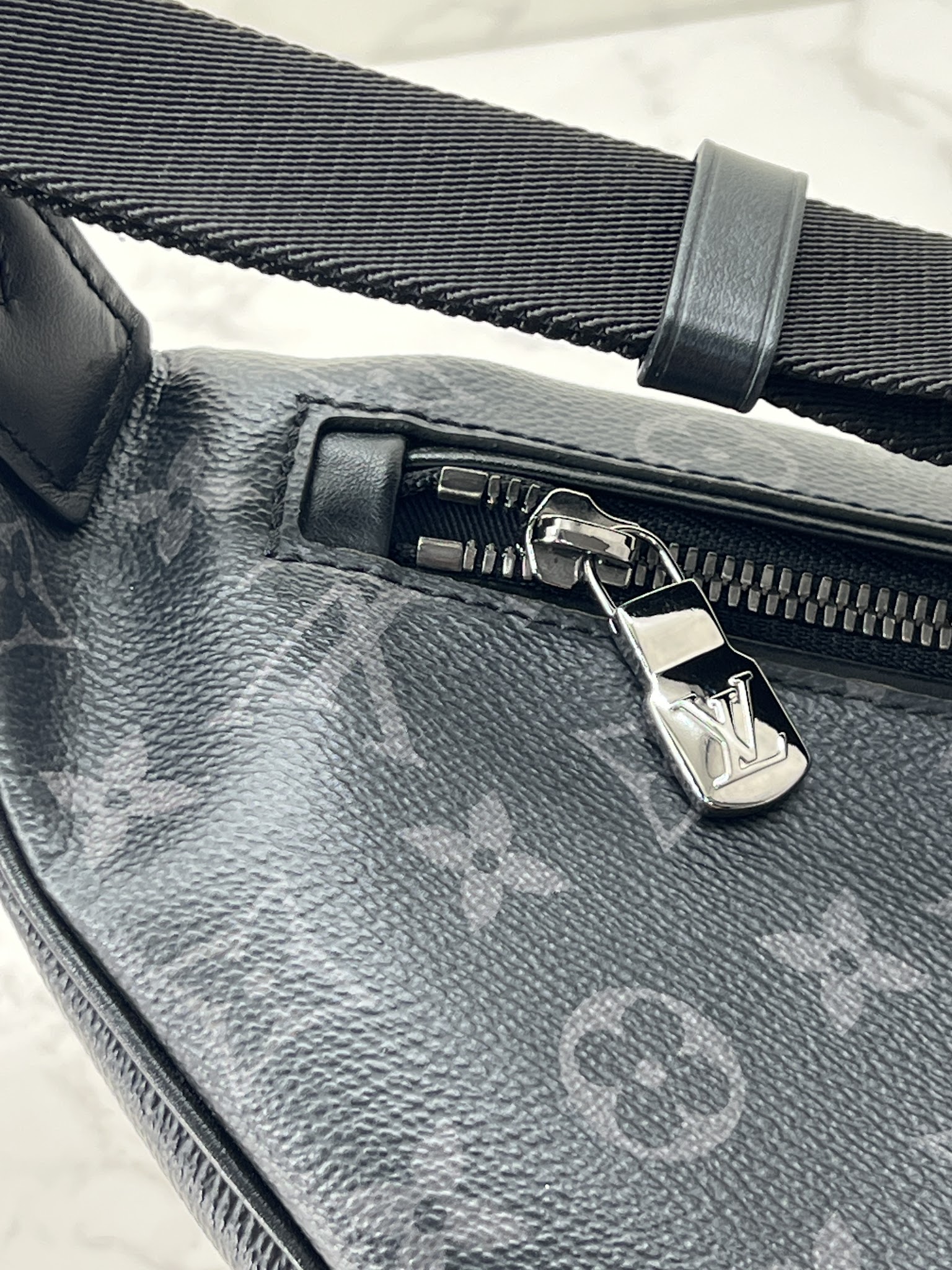 香緹國際精品 黑武士 胸包 965-6