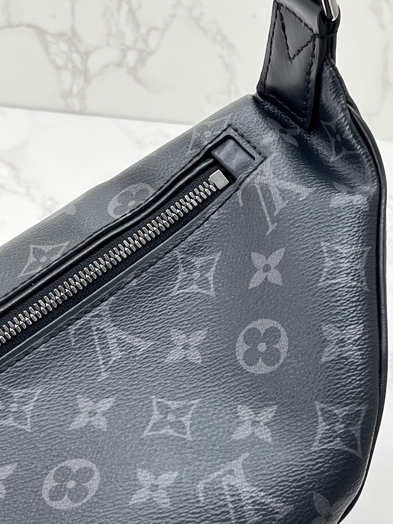 香緹國際精品 黑武士 胸包 965-7